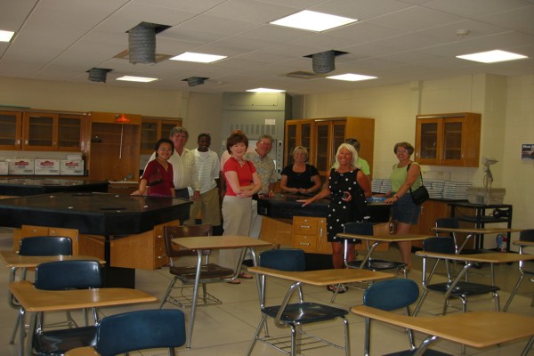../image/joan's reunion,biology lab bhs 9,2005 058.jpg